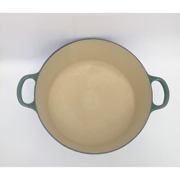 Classic Le Creuset ROUND Dutch Oven #26 Hard To Find GREEN Olive 5.5 Qt W Lid - Picture 9 of 10